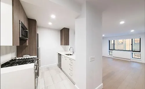 311 W 50th St Photo 1 311 W 50th St Photo 1