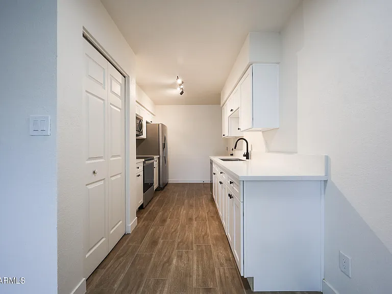558 S Lesueur #3 — Photo 14