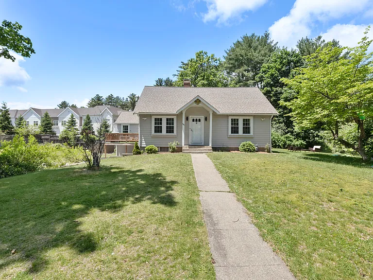 665 S Main St — Photo 1