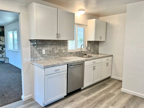 4th image of 1928 N Woodridge Way