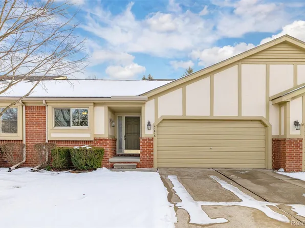 41816 Greenwood Ln, Clinton Township, MI 48038