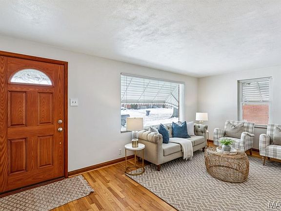 4th image of 8015 Parkwood Dr