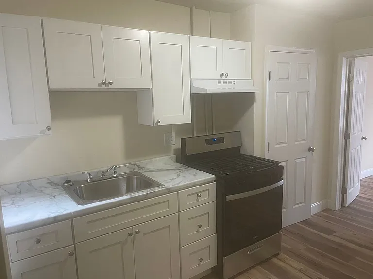 141 N Farson St — Photo 10