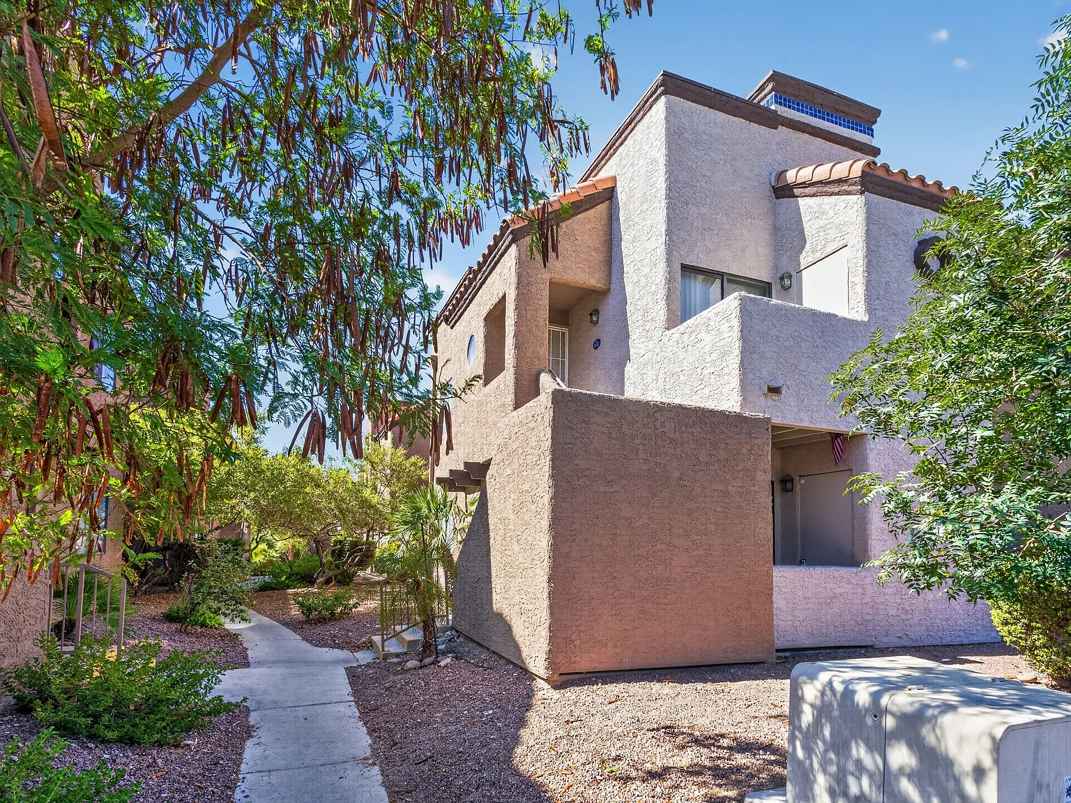 2 bed, 889 sqft, $990 — Photo 3