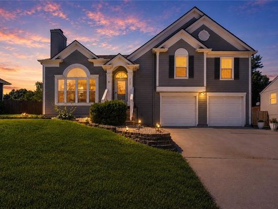 2137 SE 7th St, Lees Summit, MO 64063
