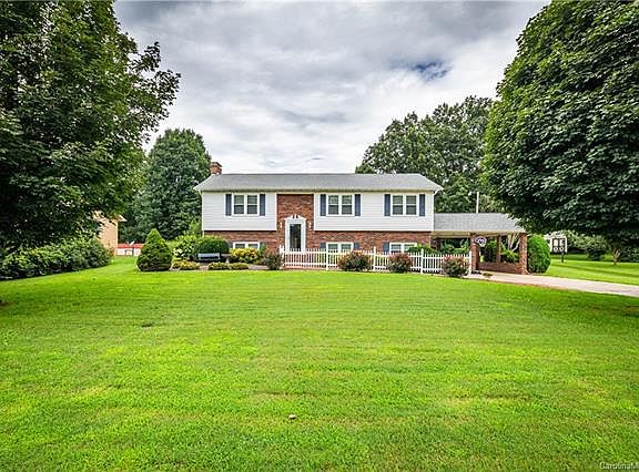 2nd image of 1268 Mountain Shadows Dr