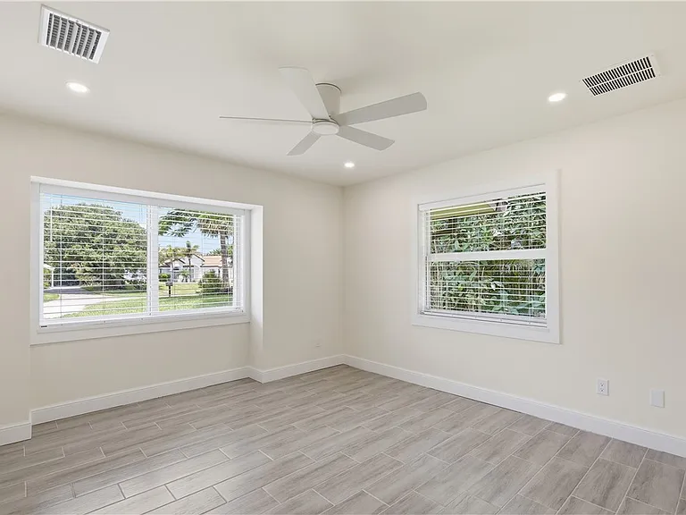 726 Live Oak Ln — Photo 18