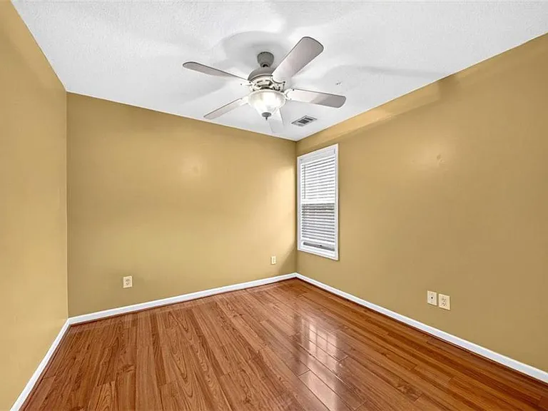 744 W Vincent Dr — Photo 28