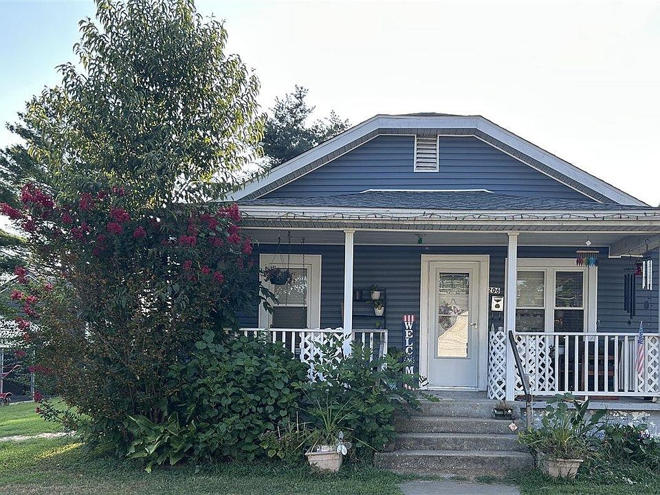 1st image of 206 Green St