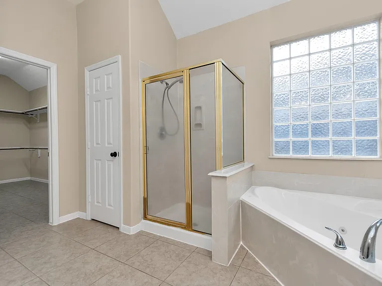1915 Crescent Oak Dr — Photo 35