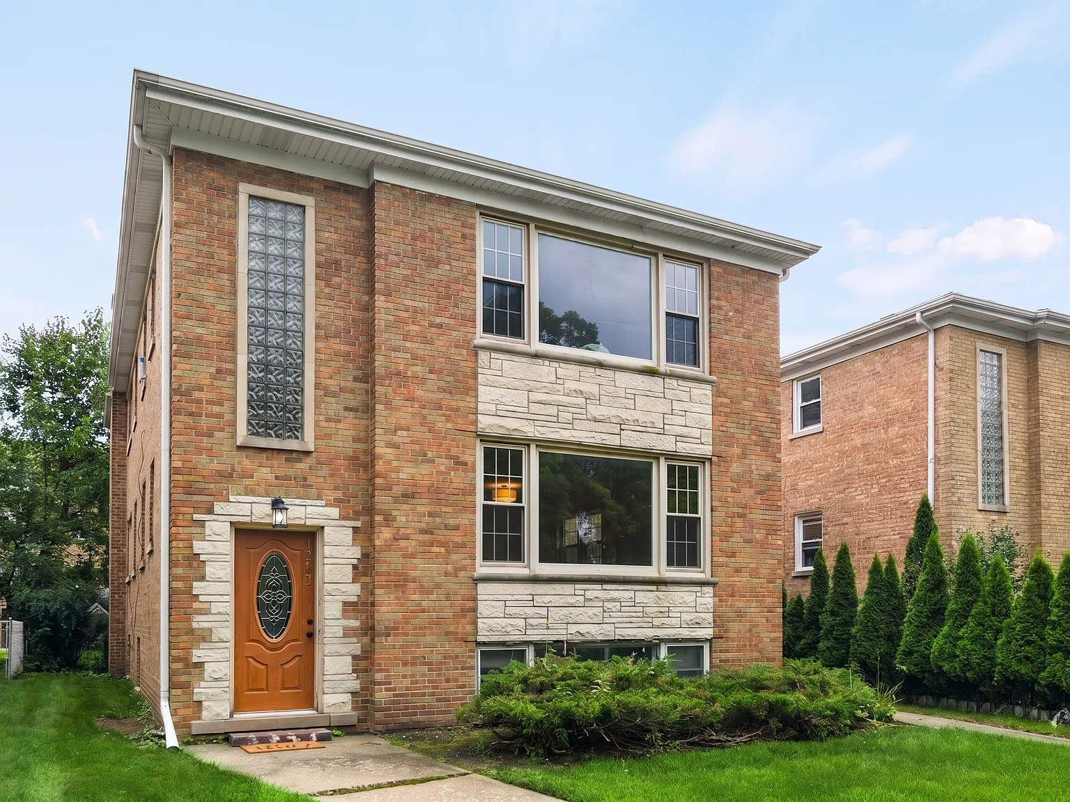 3 bed, 1.5 bath, 1400 sqft, $2,450 — Photo 1