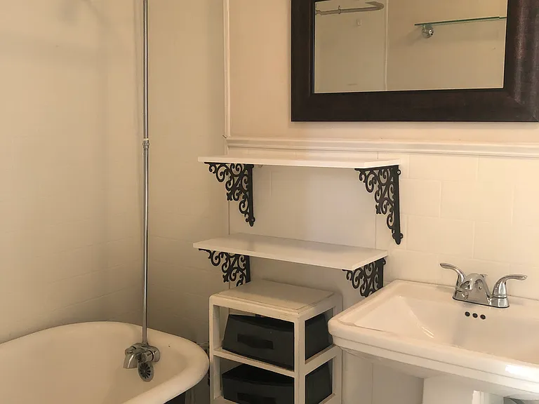 609 Rome Park — Photo 25