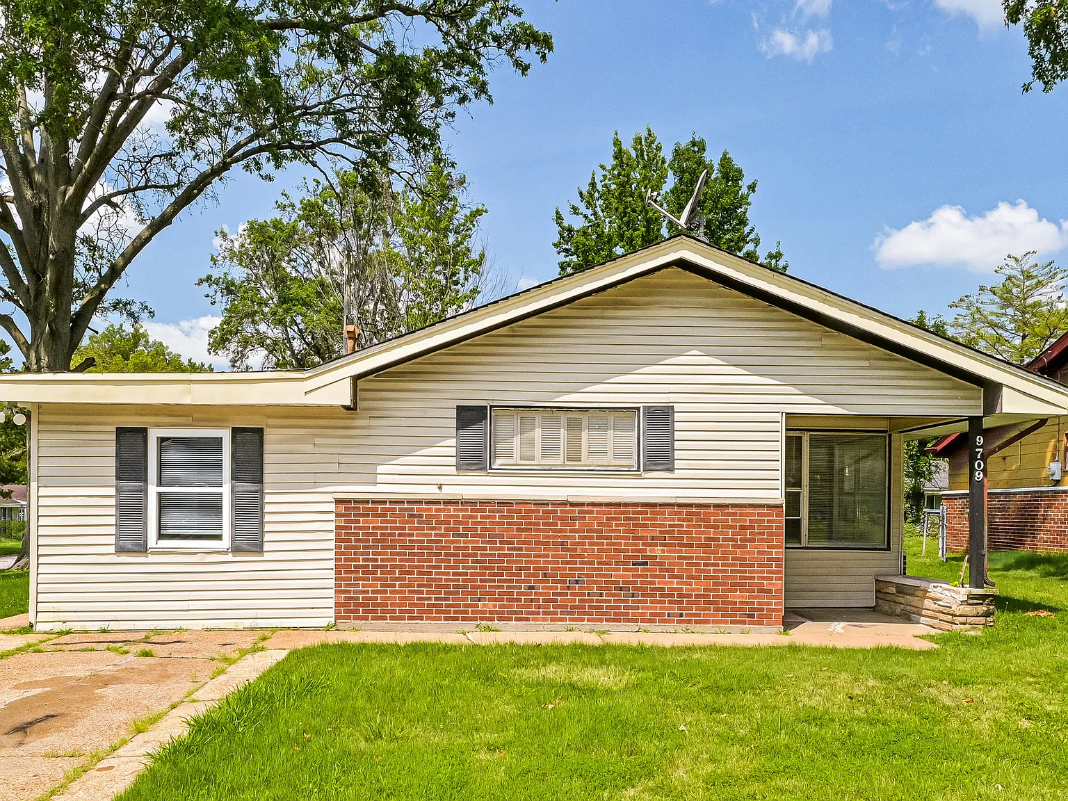 3 bed, 1.0 bath, 1426 sqft, $1,375 — Photo 1