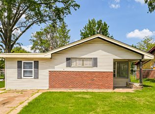 9709 Duke Dr, Saint Louis, MO 63136