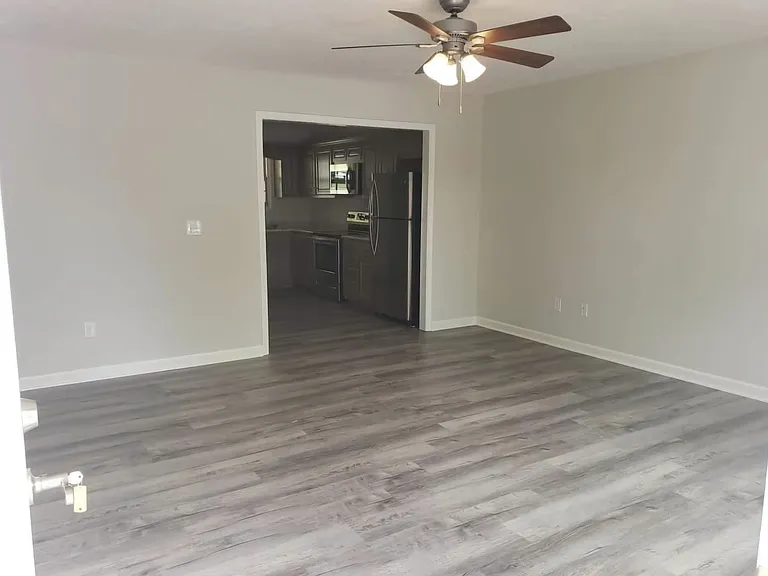 164 Walker St — Photo 3