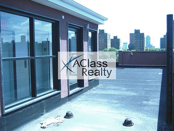 4th image of 2311 Broadway