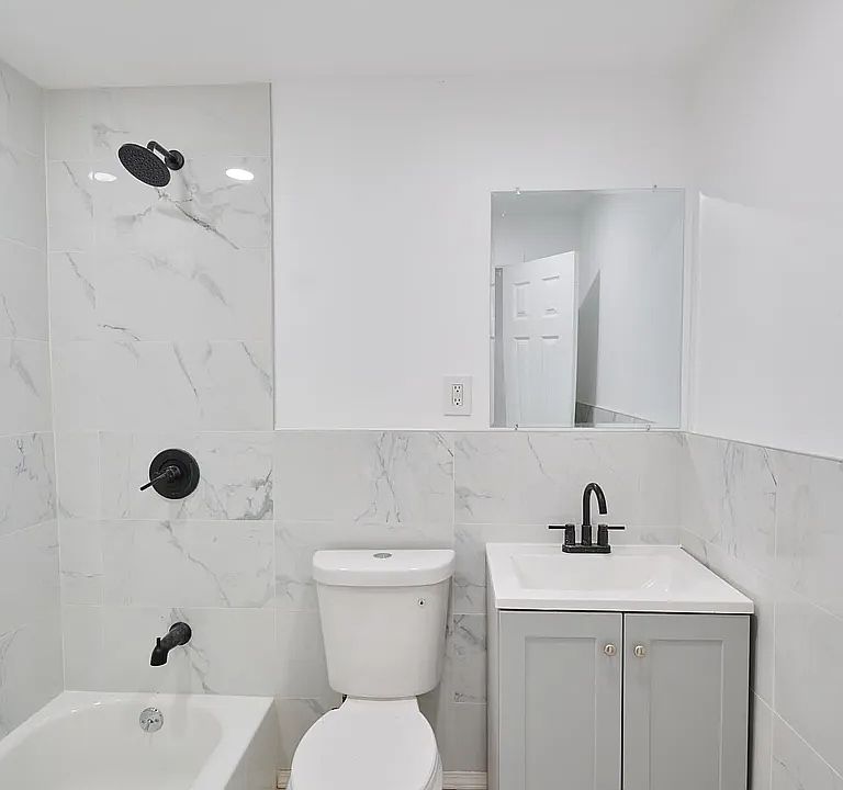 2nd image of 1027 Longfellow Ave APT 2