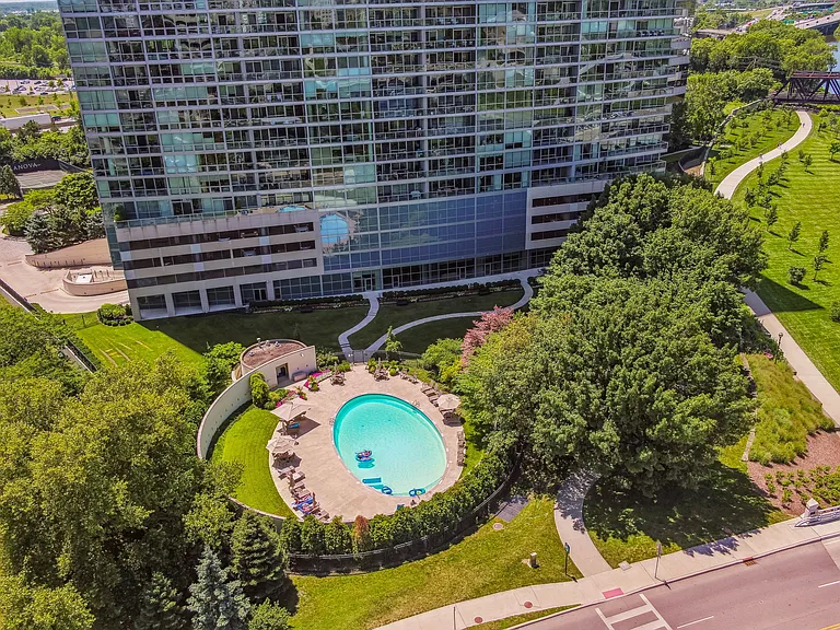 1 Miranova Pl #1840 — Photo 20