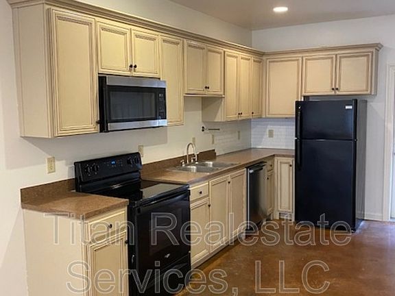 3rd image of 1402 Jefferson St Unit 205