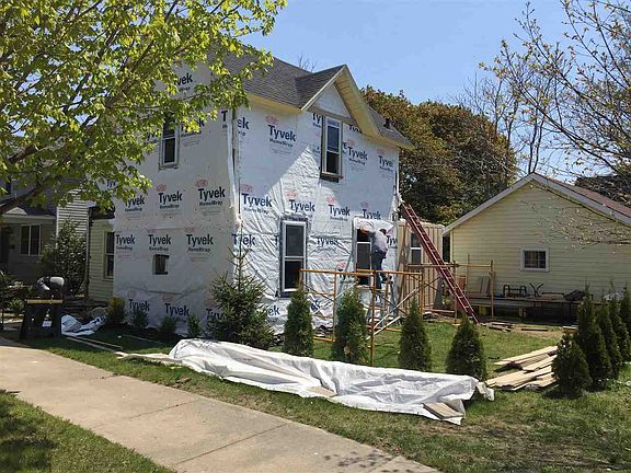 2nd image of 114 W Lincoln St