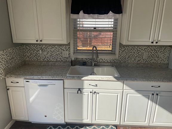 3rd image of 2718 Cass Ave