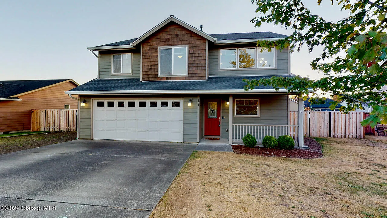 361 SW Juniper Ave photo 1