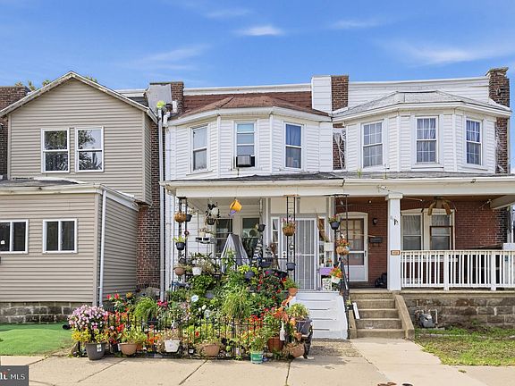 2nd image of 1028 Washington St