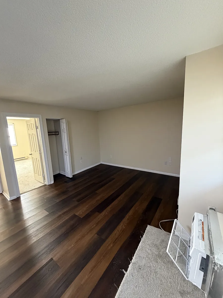Building Photo - 102 N George St #4