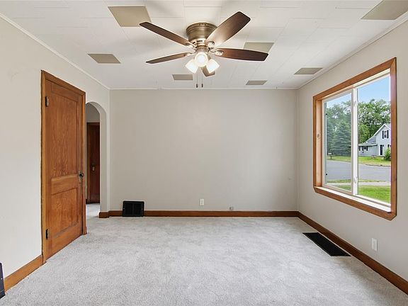 4th image of 23 E Schneider Street