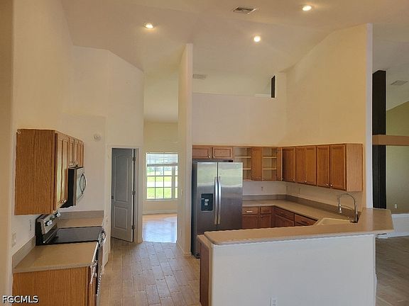 4th image of 501 SW 9th St