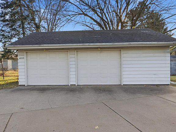 3rd image of 4857 Dillon St