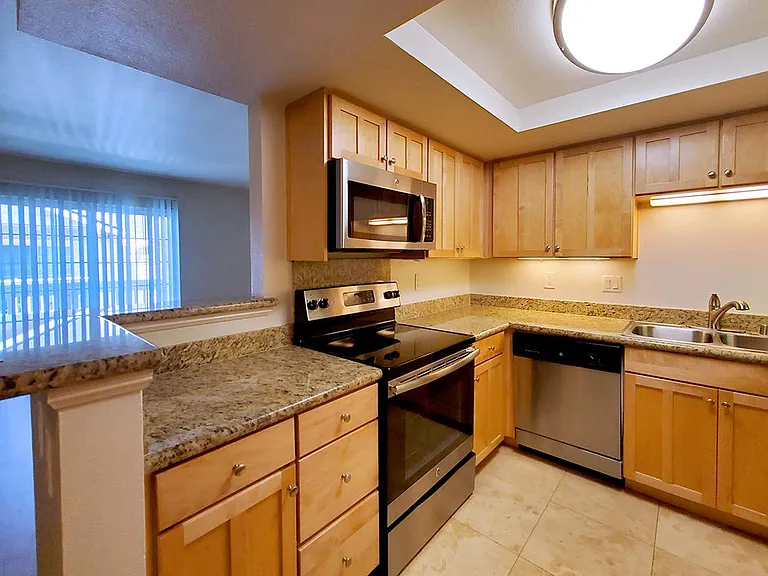 Citrus Court Apartments — Photo 3
