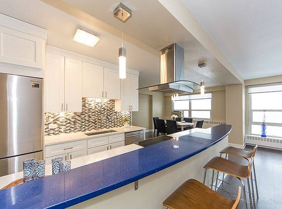 4th image of 3180 N Lake Shore Dr APT 17E