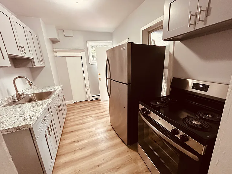 214 N Hall St — Photo 2