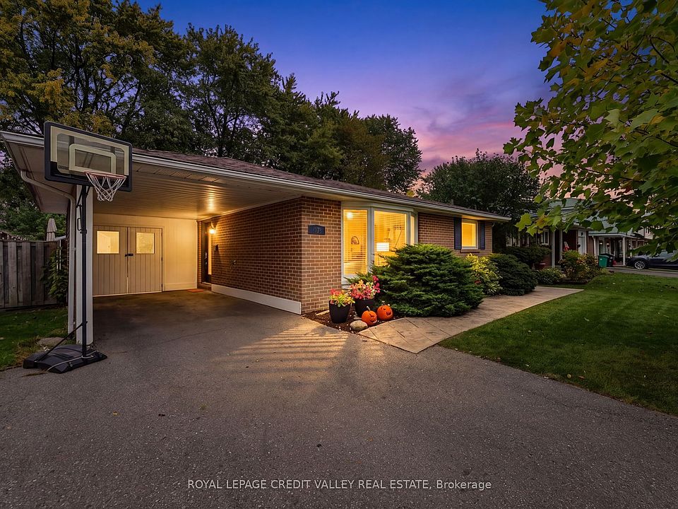 1st image of 27 Castlemore Dr