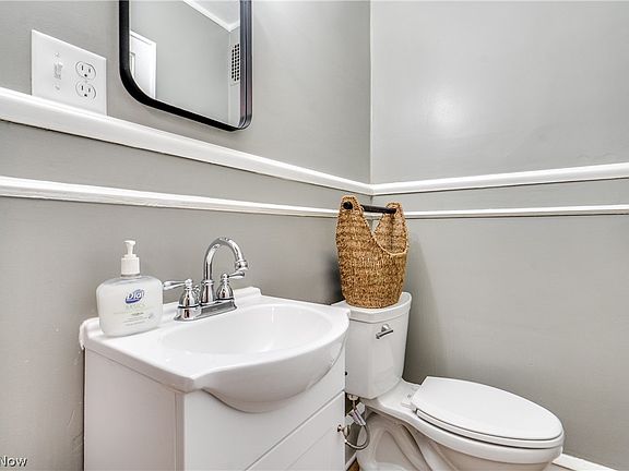 5th image of 608 25th St NW