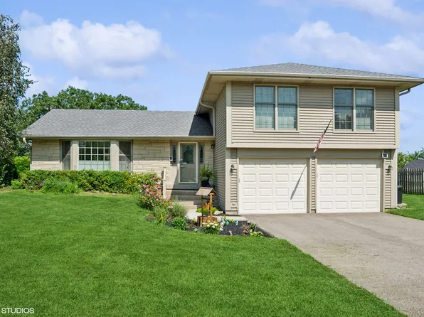 1918 Manor Ln, Mundelein, IL 60060