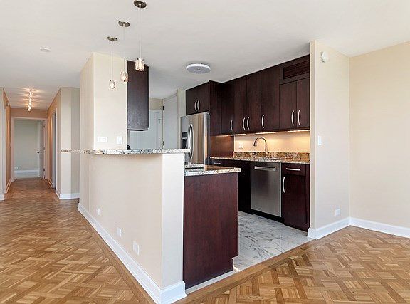 4th image of 2626 N Lakeview Ave APT 3103