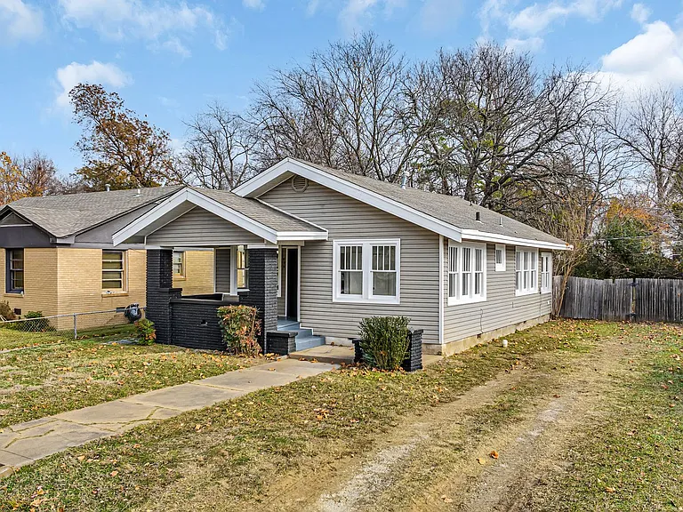 434 SW #K — Photo 2