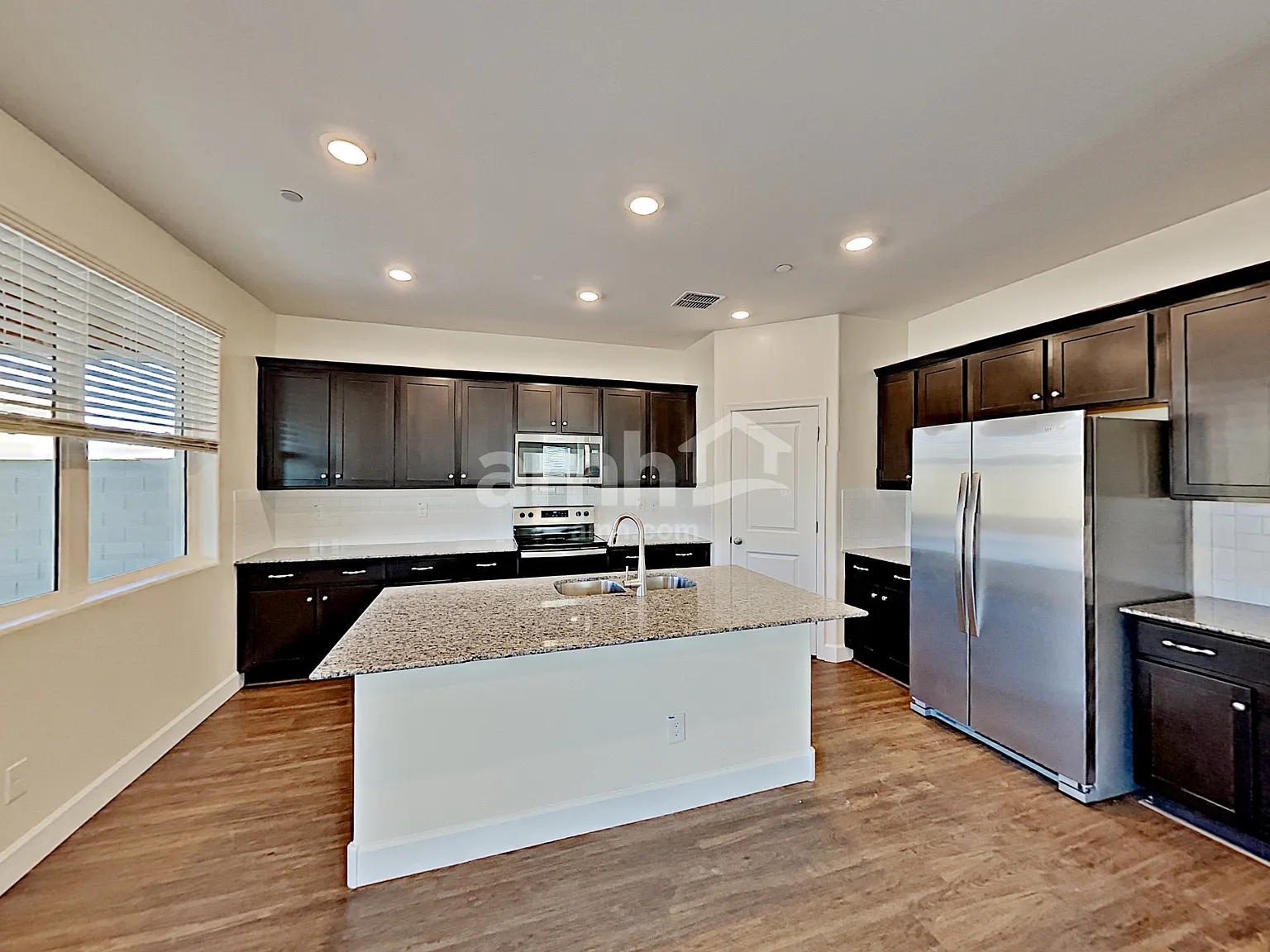 4 bed, 3.0 bath, 2273 sqft, $2,750 — Photo 2