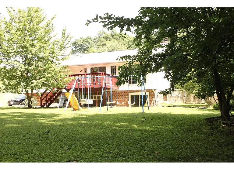 4106 Woodland Dr — Photo 3