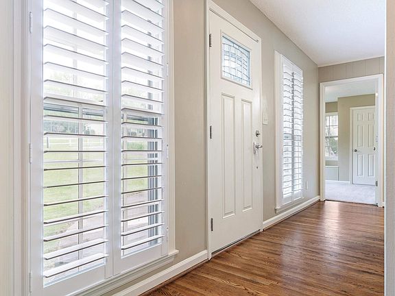 4th image of 941 Shady Brook Cir