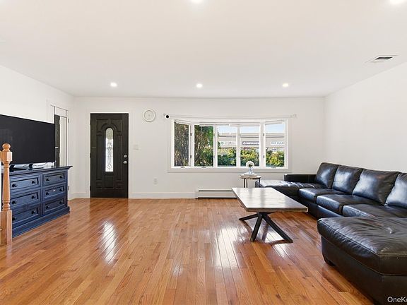 4th image of 557 Woodbury Road