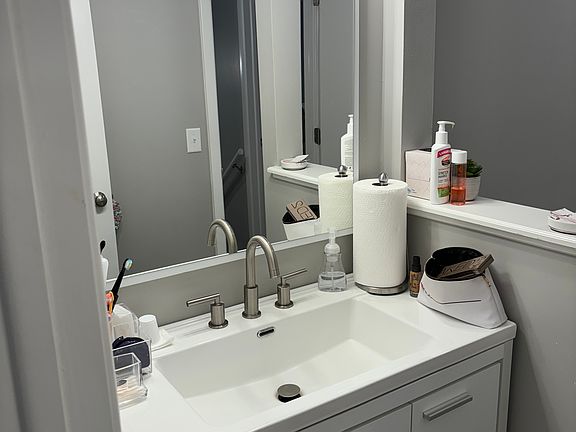 Full bathroom upstaris