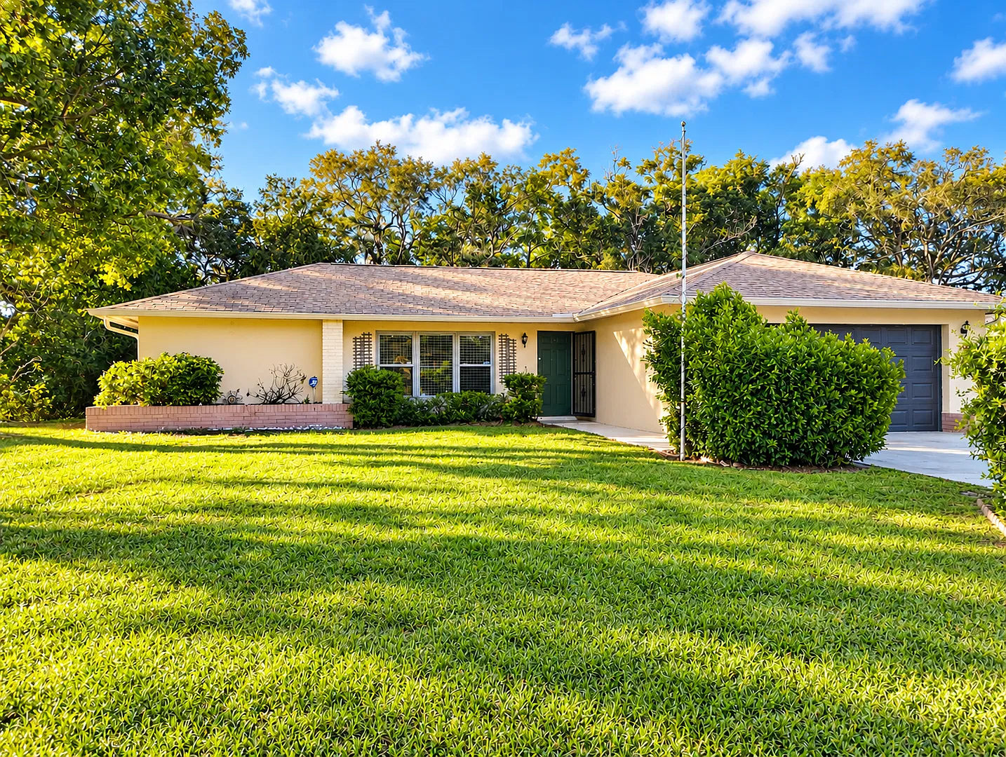 Freshly Updated 2-Bedroom, 2-Bath Home in Spring Hill Available Mid-November! — Photo 1