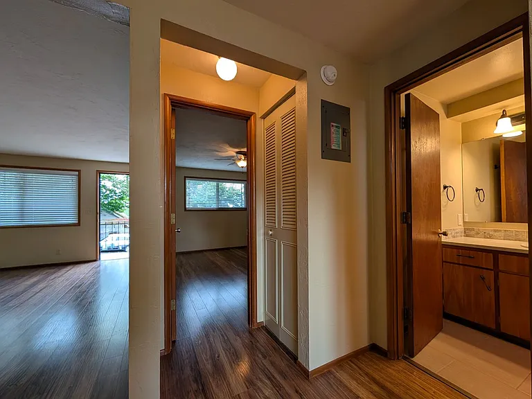 Silver Lace Apartments — Photo 10