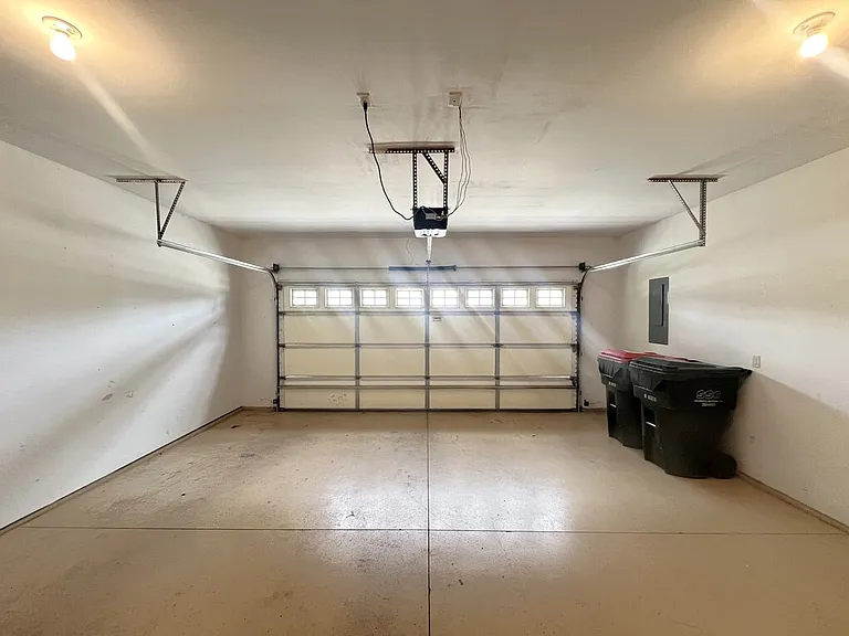 717 W Claire St — Photo 38
