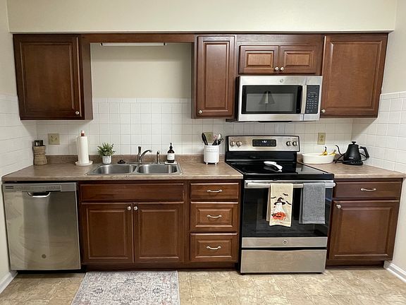 3rd image of 3646 Taliluna Ave SW #5