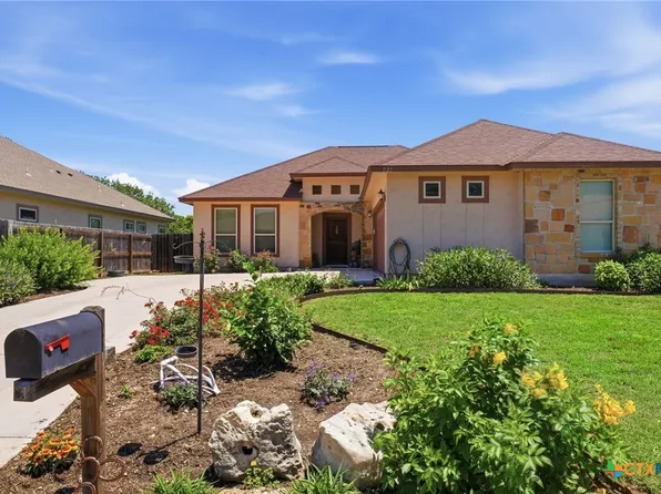 225 Greenway Dr, Seguin, TX 78155