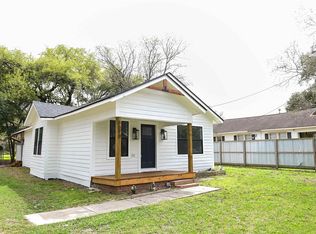 6570 Howe St, Groves, TX 77619